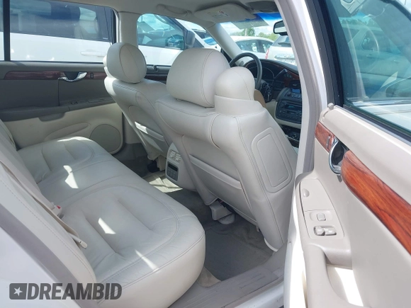 2003 Cadillac DeVille z VIN 1G6KD54Y23U221187, wystawiony jako IAAI lot #42339315 z przebiegiem 82 681 mil mil oraz . Historia ofert i sprzedaży dostępna na DreamBid. Obrazek 8.