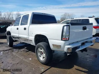 2005 Chevrolet Silverado 1500 LS with VIN 2GCEK13T151233103, listed as a IAAI auction lot 41656738 with 216,008 mi miles. Bid and sale history available at carsss.com. Image 3.