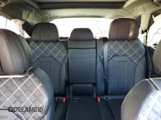 2021 Bentley Bentayga V8 z VIN SJAAM2ZV9MC032759, wystawiony jako Copart lot #81136944 z przebiegiem 49 426 mil mil oraz Czysty tytuł • Clean title. Historia ofert i sprzedaży dostępna na DreamBid. Obrazek 10.