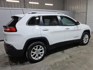 2016 Jeep Cherokee Latitude with VIN 1C4PJMCS2GW328057, listed as a Copart auction lot 51416355 with 117,740 mi miles and Clean Title. Bid and sale history available at carsss.com. Image 3.