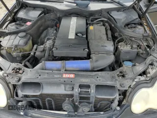 2005 Mercedes-Benz C 230 Kompressor с VIN WDBRF40J35F690593, выставлен на аукционе Copart как лот 56122435 с пробегом 227 250 миль миль и Списание • Salvage title. История ставок и продаж доступна на DreamBid. Изображение 11.