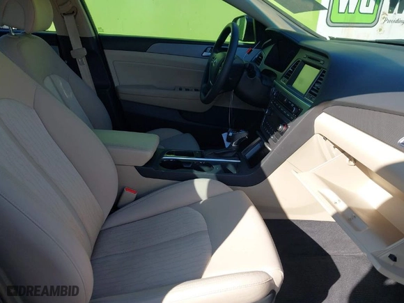 2017 Hyundai Sonata Hybrid SE with VIN KMHE24L34HA075735, listed as a IAAI auction lot 41650638 with 74,235 mi miles. Bid and sale history available at carsss.com. Image 5.