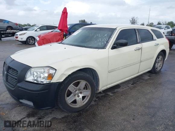 2005 Dodge Magnum SE with VIN 2D4FV48V55H680003, listed as a IAAI auction lot 41720084 with 239,029 mi miles. Bid and sale history available at carsss.com. Image 2.