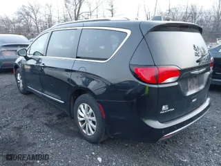2019 Chrysler Pacifica Touring L with VIN 2C4RC1BG2KR526198, listed as a IAAI auction lot 41229993 with 46,639 mi miles. Bid and sale history available at carsss.com. Image 3.