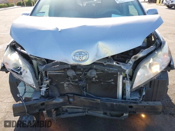 2013 Toyota Sienna XLE AAS with VIN 5TDYK3DC8DS318180, listed as a IAAI auction lot 42374479 with 189,977 mi miles and . Bid and sale history available at DreamBid. Image 6.