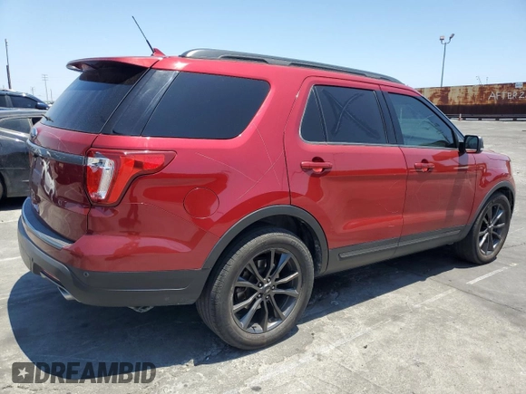 2019 Ford Explorer XLT z VIN 1FM5K7D81KGA41915, wystawiony jako Copart lot #63630995 z przebiegiem 59 801 mil mil oraz Szkoda całkowita • Salvage title. Historia ofert i sprzedaży dostępna na DreamBid. Obrazek 3.