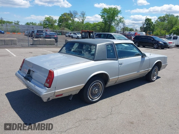 1987 Chevrolet Monte Carlo z VIN 1G1GZ11Z4HR114011, wystawiony jako IAAI lot #42204871 z przebiegiem 74 357 mil mil oraz . Historia ofert i sprzedaży dostępna na DreamBid. Obrazek 4.