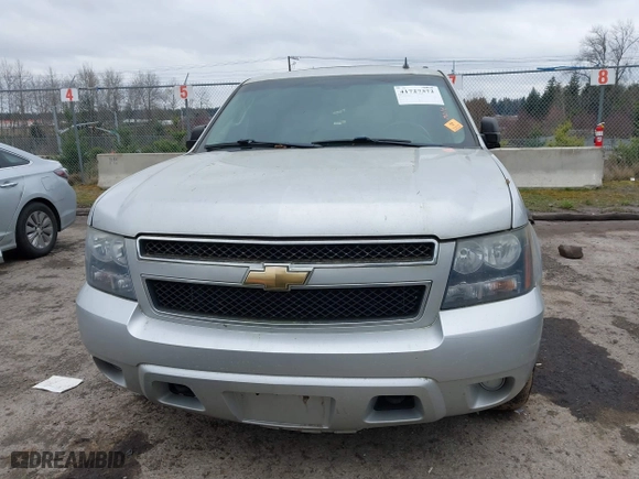 2010 Chevrolet Suburban LS with VIN 1GNUKHE33AR254447, listed as a IAAI auction lot 41727372 with 178,798 mi miles. Bid and sale history available at carsss.com. Image 12.