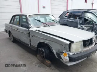 1990 Volvo 240 z VIN YV1AA8841L1418504, wystawiony jako IAAI lot #42110540 z przebiegiem 216 447 mil mil oraz . Historia ofert i sprzedaży dostępna na DreamBid. Obrazek 1.