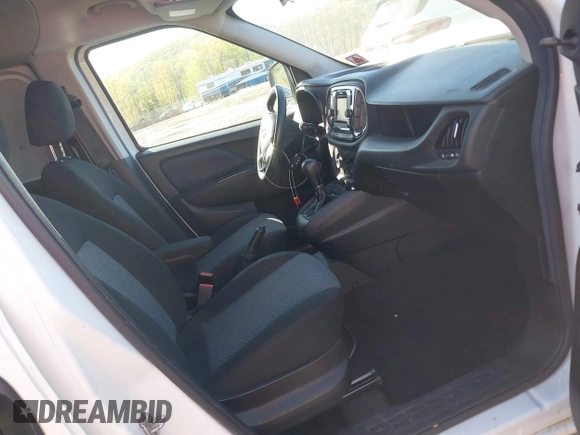2019 Ram ProMaster City Cargo Tradesman z VIN ZFBHRFAB3K6N55295, wystawiony jako IAAI lot #42144176 z przebiegiem 69 262 mil mil oraz . Historia ofert i sprzedaży dostępna na DreamBid. Obrazek 5.