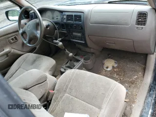 2001 Toyota Tacoma z VIN 5TEWM72NX1Z774693, wystawiony jako Copart lot #60208025 z przebiegiem 285 972 mil mil oraz Czysty tytuł • Clean title. Historia ofert i sprzedaży dostępna na DreamBid. Obrazek 8.
