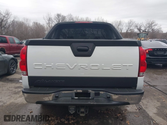 2005 Chevrolet Avalanche Z71 with VIN 3GNEK12Z65G200232, listed as a IAAI auction lot 41128043 with 173,874 mi miles. Bid and sale history available at carsss.com. Image 17.