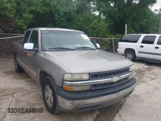 2001 Chevrolet Silverado 1500 LS with VIN 2GCEC19T911355724, listed as a IAAI auction lot 42122392 with 194,233 mi miles. Bid and sale history available at carsss.com. Image 1.