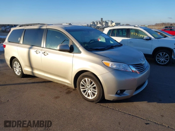2016 Toyota Sienna XLE z VIN 5TDYK3DC8GS713481, wystawiony jako IAAI lot #41239824 z przebiegiem 176 935 mil mil oraz . Historia ofert i sprzedaży dostępna na DreamBid. Obrazek 1.
