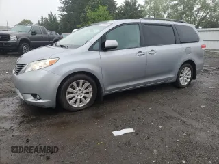 2013 Toyota Sienna XLE z VIN 5TDDK3DCXDS059559, wystawiony jako Copart lot #58291655 z przebiegiem 97 591 mil mil oraz Czysty tytuł • Clean title. Historia ofert i sprzedaży dostępna na DreamBid. Obrazek 1.