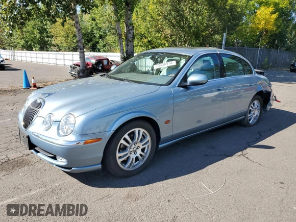 2003 Jaguar S-Type z VIN SAJEA01U53HM73131, wystawiony jako Copart lot #73430914 z przebiegiem 72 730 mil mil oraz Szkody całkowita. Historia ofert i sprzedaży dostępna na DreamBid. Obrazek 1.