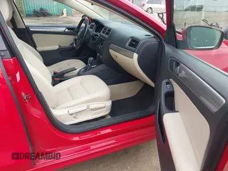 2015 Volkswagen Jetta SE z VIN 3VWD17AJ7FM204019, wystawiony jako IAAI lot #42279830 z przebiegiem 115 901 mil mil oraz . Historia ofert i sprzedaży dostępna na DreamBid. Obrazek 5.