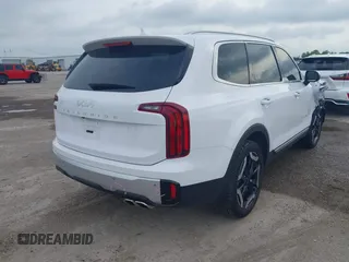2024 Kia Telluride S with VIN 5XYP64GC2RG515044, listed as a IAAI auction lot 42345367 with 7,981 mi miles and . Bid and sale history available at DreamBid. Image 4.