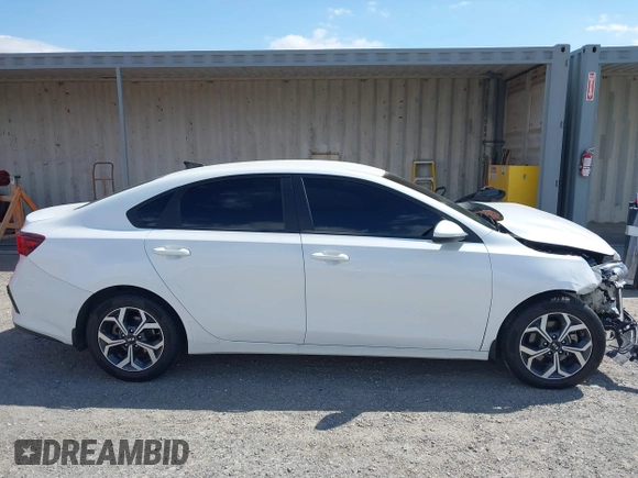 2021 Kia Forte LXS z VIN 3KPF24ADXME348303, wystawiony jako IAAI lot #42082884 z przebiegiem 102 754 mil mil oraz . Historia ofert i sprzedaży dostępna na DreamBid. Obrazek 13.