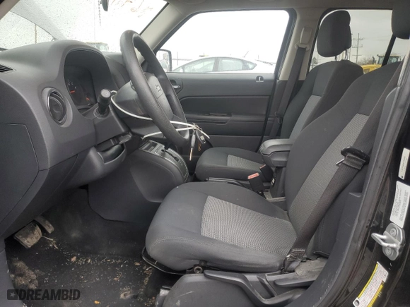 2010 Jeep Patriot Sport with VIN 1J4NT2GA0AD506486, listed as a Copart auction lot 86419334 with 61,111 mi miles and Salvage Title. Bid and sale history available at carsss.com. Image 7.