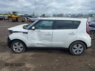 2014 Kia Soul with VIN KNDJN2A27E7010962, listed as a IAAI auction lot 42024098 with 97,370 mi miles. Bid and sale history available at carsss.com. Image 15.