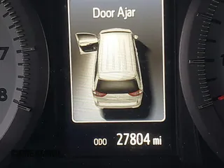 2017 Toyota Sienna SE with VIN 5TDXZ3DC1HS897574, listed as a IAAI auction lot 40998359 with 27,804 mi miles. Bid and sale history available at carsss.com. Image 15.