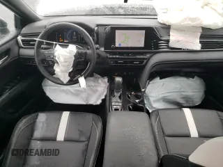 2025 Toyota Camry LE z VIN 4T1DAACK4SU061120, wystawiony jako Copart lot #55996285 z przebiegiem 5025 mil mil oraz Szkoda całkowita • Salvage title. Historia ofert i sprzedaży dostępna na DreamBid. Obrazek 8.