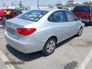 2009 Hyundai Elantra GLS z VIN KMHDU46D89U716718, wystawiony jako IAAI lot #42282841 z przebiegiem 130 843 mil mil oraz . Historia ofert i sprzedaży dostępna na DreamBid. Obrazek 4.