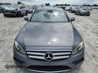 2017 Mercedes-Benz E 300 Luxury with VIN WDDZF4KB2HA187054, listed as a Copart auction lot 59384905 with 125,166 mi miles and Salvage title. Bid and sale history available at DreamBid. Image 5.