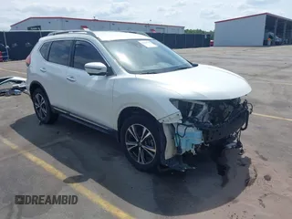 2018 Nissan Rogue SV z VIN 5N1AT2MV6JC773967, wystawiony jako IAAI lot #42066796 z przebiegiem 96 055 mil mil oraz . Historia ofert i sprzedaży dostępna na DreamBid. Obrazek 1.