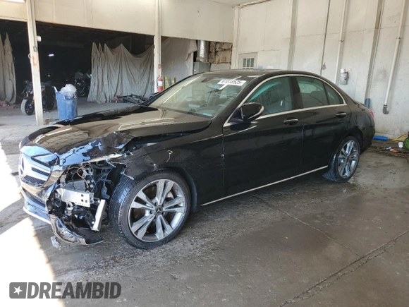 2018 Mercedes-Benz C 300 z VIN 55SWF4JB5JU266535, wystawiony jako Copart lot #61848525 z przebiegiem 121 869 mil mil oraz Szkoda całkowita • Salvage title. Historia ofert i sprzedaży dostępna na DreamBid. Obrazek 1.