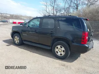 2009 Chevrolet Tahoe 1LT z VIN 1GNFK23069R150402, wystawiony jako IAAI lot #41900889 z przebiegiem 200 788 mil mil oraz . Historia ofert i sprzedaży dostępna na DreamBid. Obrazek 3.