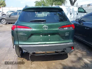 2023 Toyota Corolla Cross XLE z VIN 7MUDAABG1PV075110, wystawiony jako IAAI lot #42802303 z przebiegiem 41 869 mil mil oraz . Historia ofert i sprzedaży dostępna na DreamBid. Obrazek 16.