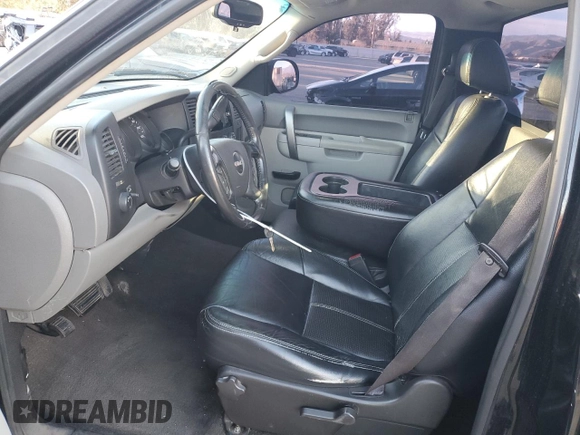 2011 GMC Sierra 1500 Work Truck z VIN 1GTN1TE01BZ402203, wystawiony jako Copart lot #86602954 z przebiegiem 145 144 mil mil oraz Szkody całkowita. Historia ofert i sprzedaży dostępna na DreamBid. Obrazek 7.