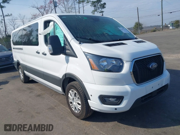 2024 Ford Transit Passenger XL z VIN 1FBAX2YGXRKA28228, wystawiony jako IAAI lot #41557793 z przebiegiem 32 264 mil mil oraz . Historia ofert i sprzedaży dostępna na DreamBid. Obrazek 1.