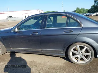 2014 Mercedes-Benz C 250 Sport z VIN WDDGF4HB2EG241072, wystawiony jako IAAI lot #42553128 z przebiegiem 106 726 mil mil oraz . Historia ofert i sprzedaży dostępna na DreamBid. Obrazek 14.