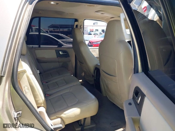 2003 Ford Expedition Special Service with VIN 1FMRU15W53LB44124, listed as a IAAI auction lot 42021297 with 177,998 mi miles. Bid and sale history available at carsss.com. Image 8.