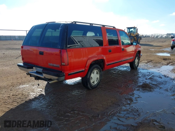1997 Chevrolet Suburban with VIN 3GNFK16R7VG130092, listed as a IAAI auction lot 41280028 with 211,493 mi miles. Bid and sale history available at carsss.com. Image 4.