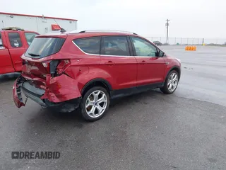 2019 Ford Escape Titanium z VIN 1FMCU9J99KUA18880, wystawiony jako IAAI lot #40830436 z przebiegiem 117 499 mil mil oraz . Historia ofert i sprzedaży dostępna na DreamBid. Obrazek 4.