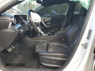 2019 Mercedes-Benz A 220 z VIN WDD3G4FB9KW021914, wystawiony jako Copart lot #49071225 z przebiegiem 61 233 mil mil oraz Szkoda całkowita • Salvage title. Historia ofert i sprzedaży dostępna na DreamBid. Obrazek 7.