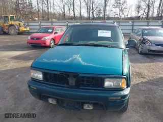 1997 Oldsmobile Bravada with VIN 1GHDT13W9V2705528, listed as a IAAI auction lot 41583837 with 284,281 mi miles. Bid and sale history available at carsss.com. Image 6.