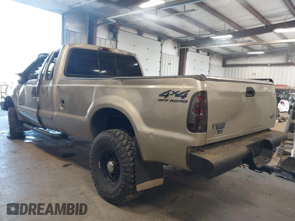 2001 Ford Super Duty F-250 XL with VIN 3FTNX21F81MA06613, listed as a IAAI auction lot 41445674 with 206,434 mi miles. Bid and sale history available at carsss.com. Image 3.