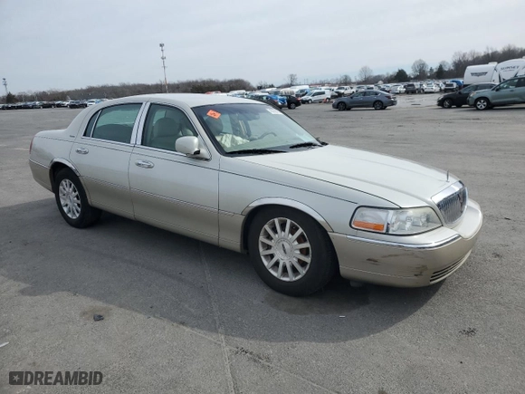 2006 Lincoln Town Car Signature with VIN 1LNHM81V16Y631037, listed as a Copart auction lot 45269455 with 82,288 mi miles and Salvage Title. Bid and sale history available at carsss.com. Image 4.