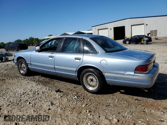 1997 Ford Crown Victoria LX z VIN 2FALP74W1VX218463, wystawiony jako Copart lot #52851045 z przebiegiem 236 098 mil mil oraz Szkoda całkowita • Salvage title. Historia ofert i sprzedaży dostępna na DreamBid. Obrazek 2.