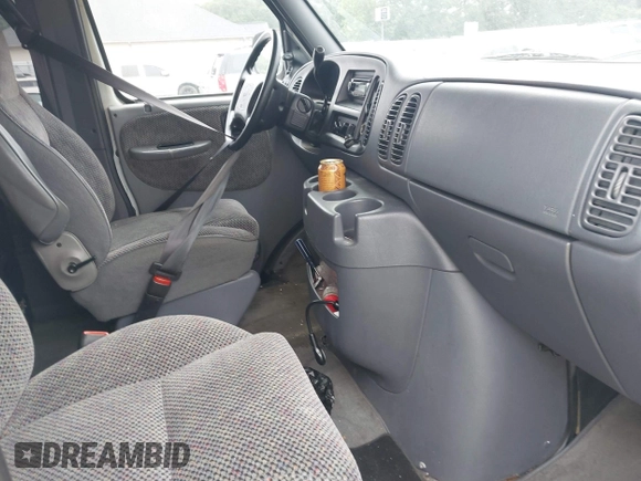 2000 Dodge Passenger z VIN 2B5WB35Z3YK120889, wystawiony jako IAAI lot #42363655 z przebiegiem Nie podano mil oraz . Historia ofert i sprzedaży dostępna na DreamBid. Obrazek 5.