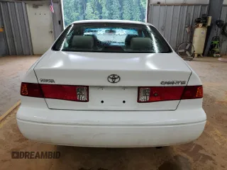2001 Toyota Camry CE z VIN 4T1BG22K11U800794, wystawiony jako Copart lot #58505215 z przebiegiem 208 798 mil mil oraz Czysty tytuł • Clean title. Historia ofert i sprzedaży dostępna na DreamBid. Obrazek 6.