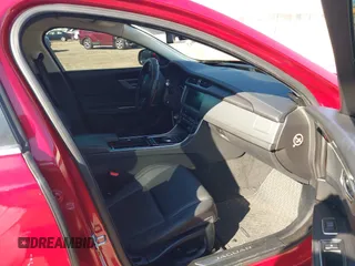 2018 Jaguar XF 25t Premium with VIN SAJBJ4FX1JCY55244, listed as a IAAI auction lot 41123344 with 57,373 mi miles. Bid and sale history available at carsss.com. Image 5.