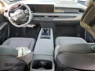 2024 Kia EV9 Wind z VIN KNDAFFS59R6018599, wystawiony jako Copart lot #66018504 z przebiegiem 1744 mil mil oraz Szkody całkowita. Historia ofert i sprzedaży dostępna na DreamBid. Obrazek 8.