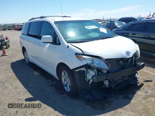 2013 Toyota Sienna LE AAS with VIN 5TDKK3DCXDS384395, listed as a IAAI auction lot 42009825 with 136,924 mi miles. Bid and sale history available at carsss.com. Image 1.