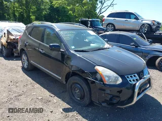 2013 Nissan Rogue SV z VIN JN8AS5MV9DW640118, wystawiony jako IAAI lot #39519530 z przebiegiem 86 621 mil mil oraz . Historia ofert i sprzedaży dostępna na DreamBid. Obrazek 1.